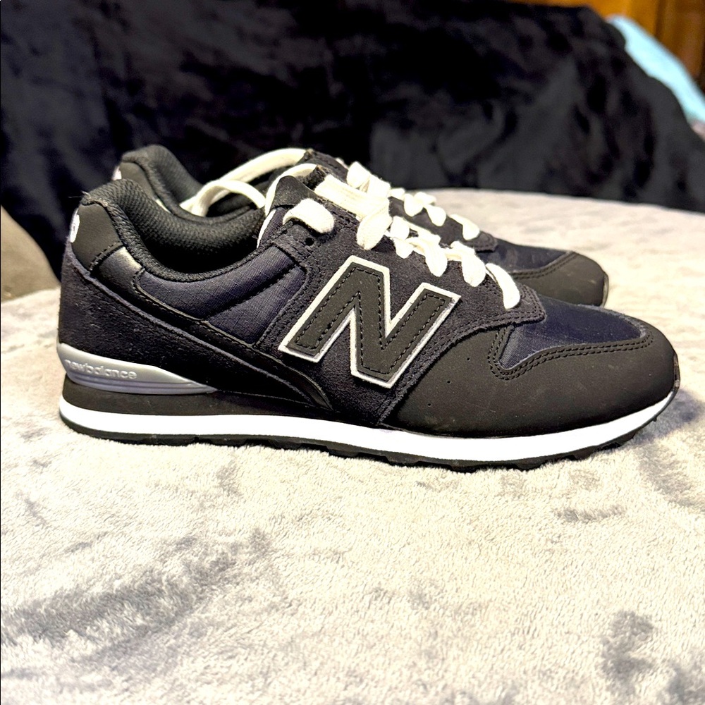 NEW Navy FIGS x New Balance Women's 996 Size 6 Comfort Nursing Shoes Sneakers